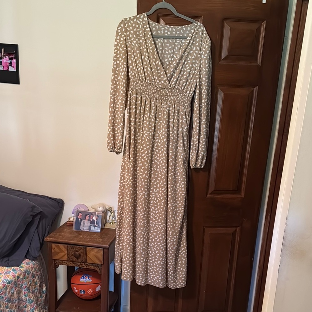 Cream Maxi Sundress with Bishop Sleeves and V-Neck